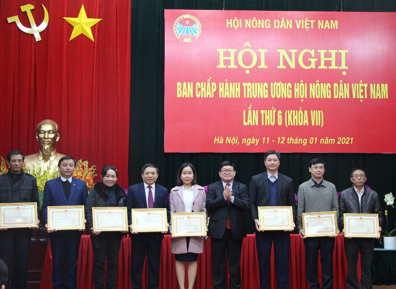 Phát triển nông nghiệp thịnh vượng, nông dân giàu có, nông thôn văn minh, hiện đại