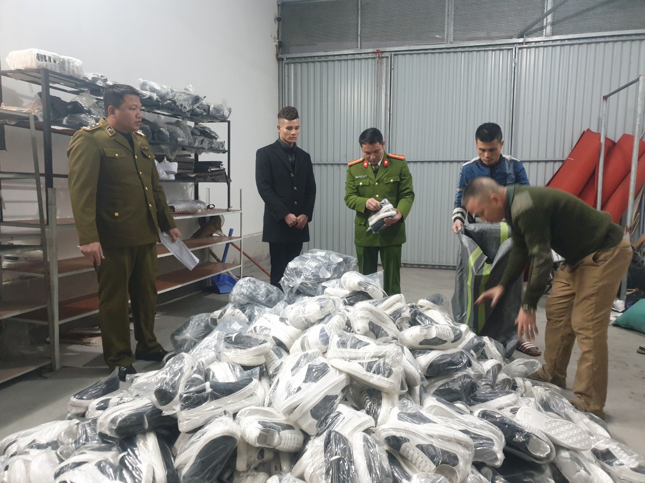 Hải Dương Thu giữ trên 1 800 sản phẩm nhái thương hiệu nổi tiếng