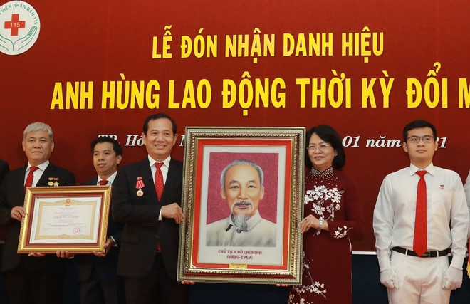Bệnh viện Nhân dân 115 đón nhận danh hiệu AHLĐ thời kỳ đổi mới