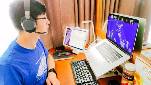 FUNiX cùng STEAM for Vietnam trao học bổng lập trình