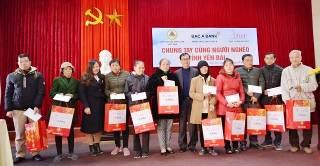 Hỗ trợ 300 triệu đồng cho các hộ nghèo tại Yên Bái