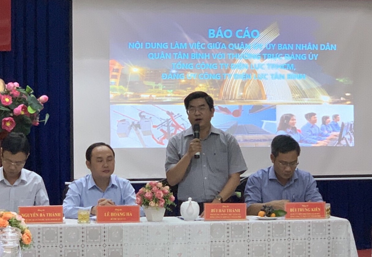 Ngành điện TP Hồ Chí Minh lắng nghe chính quyền và nhân dân để hoàn thiện và phát triển