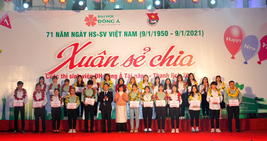 Tết mang “Xuân sẻ chia” của sinh viên Đại học Đông Á