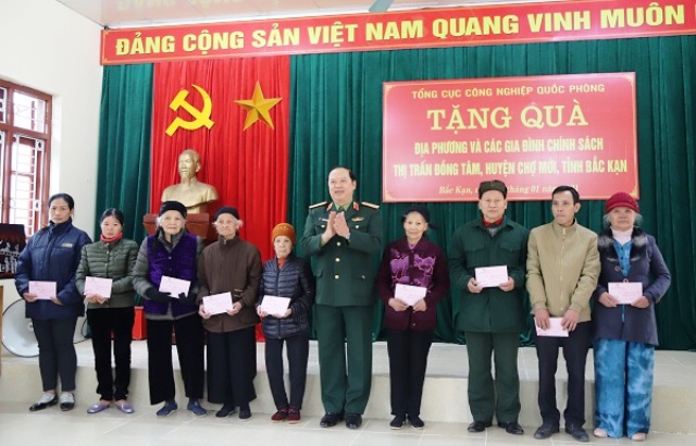 Đoàn cán bộ Tổng cục Công nghiệp Quốc phòng tri ân “Về nguồn”
