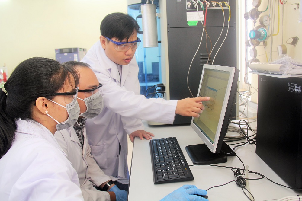 Nhà khoa học trẻ đam mê nghiên cứu