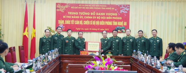 Chính ủy Bộ đội Biên phòng thăm, chúc Tết tại Nghệ An