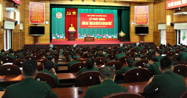 Phát động hưởng ứng “Tháng cao điểm về an toàn giao thông”
