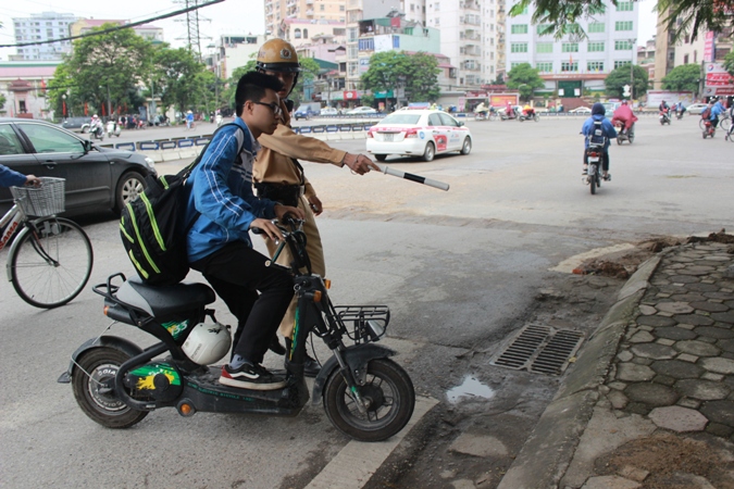 Hà Nội yêu cầu 100 trường học phổ biến, giáo dục văn hóa giao thông cho học sinh