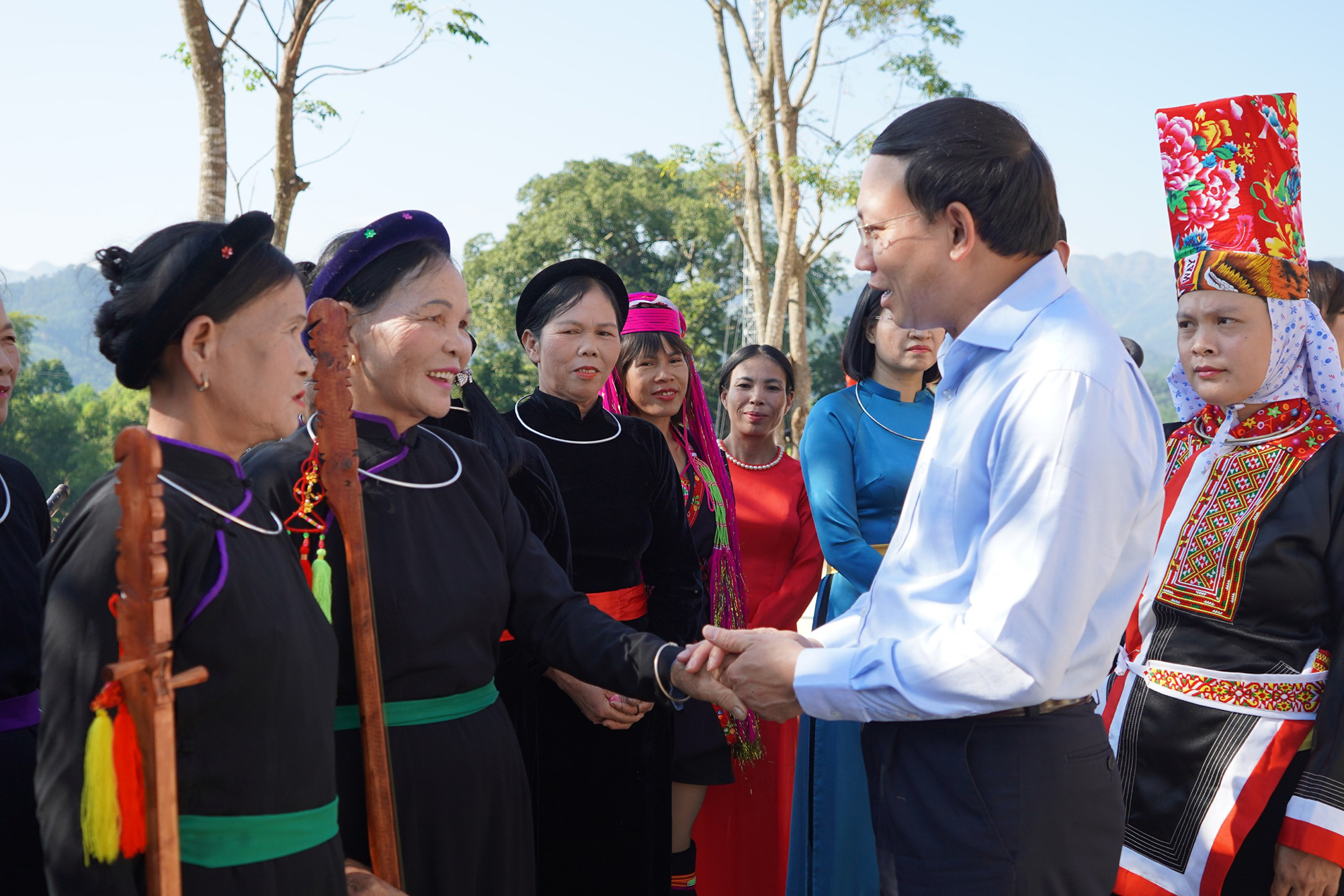 Phát triển kinh tế đi đôi với bảo đảm an sinh xã hội