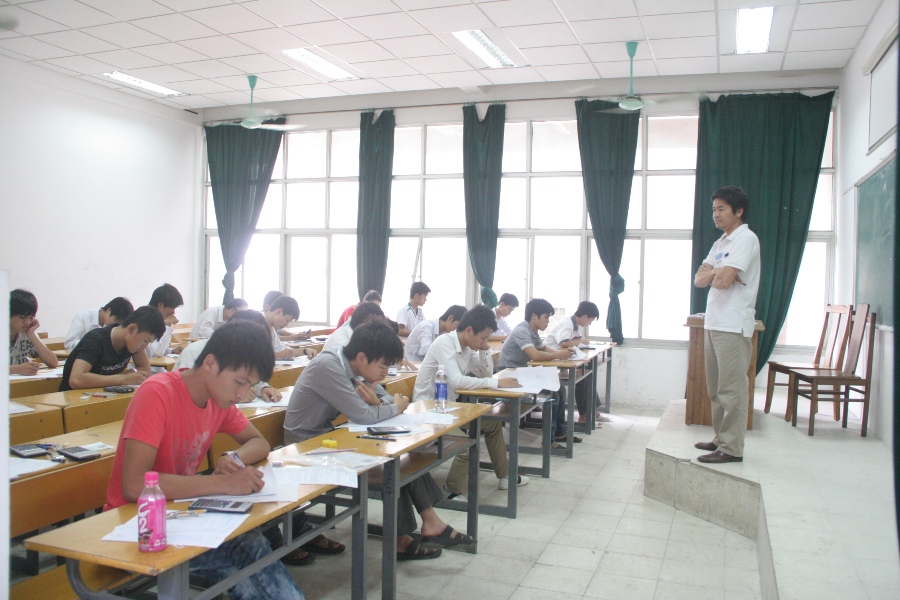 Hàng loạt trường đại học cho sinh viên nghỉ học để phòng, chống dịch COVID-19