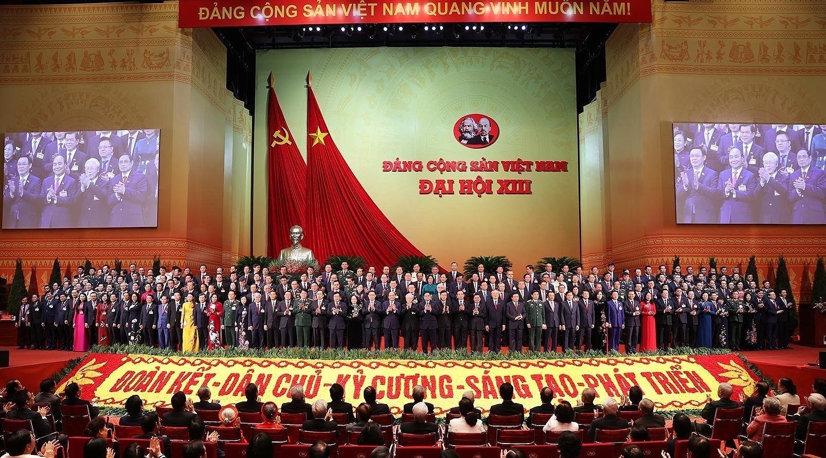 Ra mắt Ban Chấp hành Trung ương Đảng khóa XIII