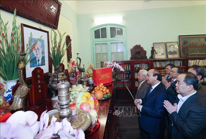 Thủ tướng dâng hương tưởng nhớ các đồng chí lãnh đạo Đảng, Nhà nước
