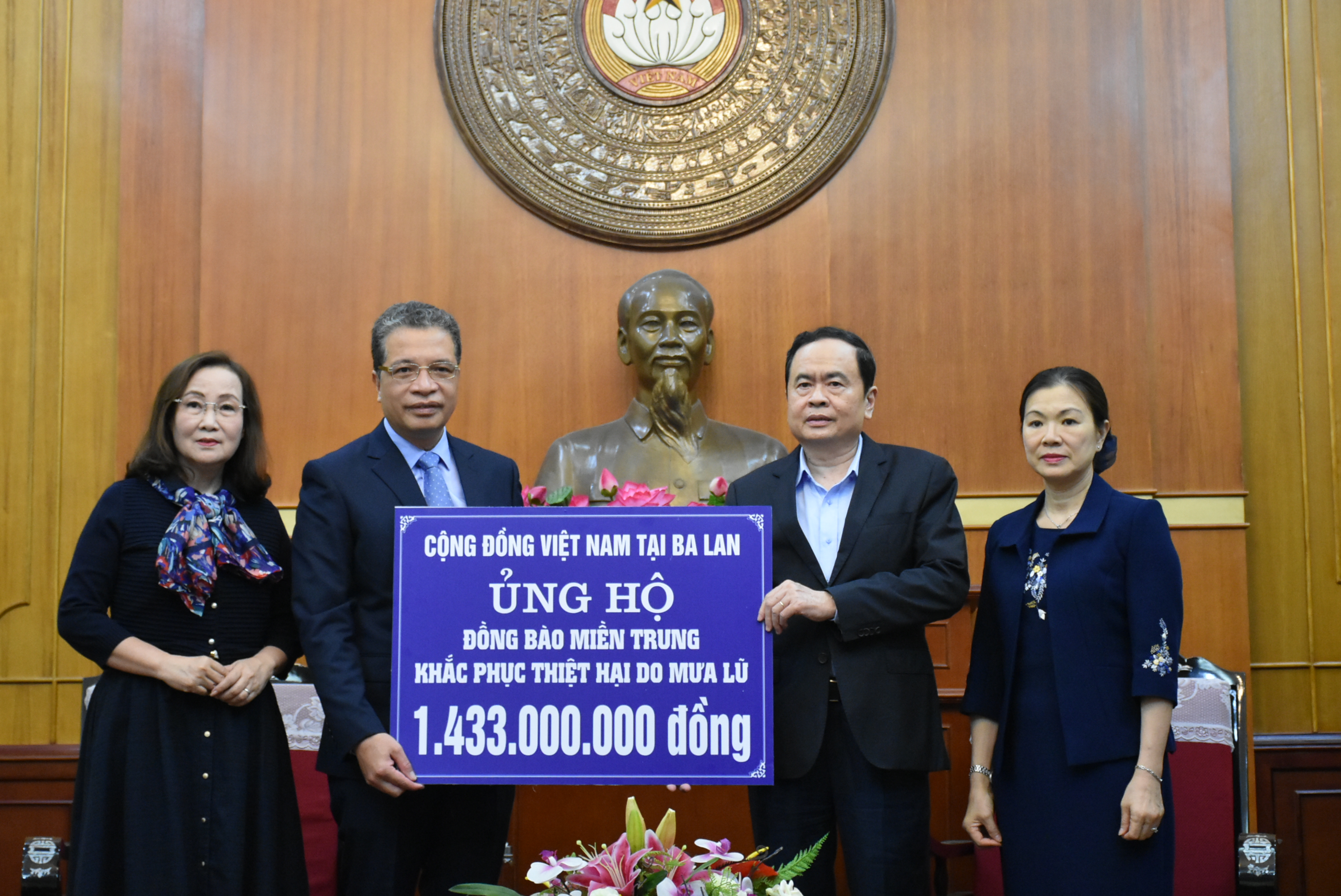 Kiều bào hướng về quê hương