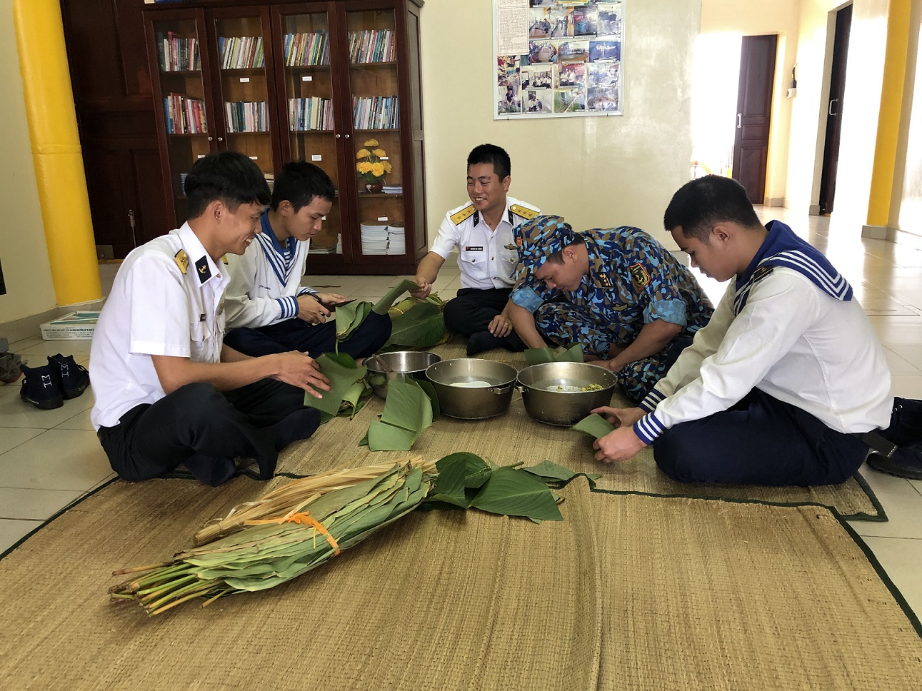 Bài 2 Những sự hy sinh thầm lặng