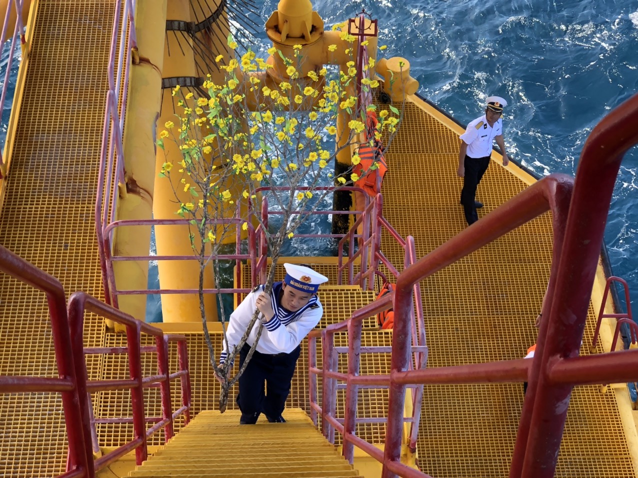 Xuân về nơi ngàn trùng sóng