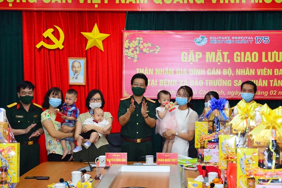 Giao lưu trực tuyến với y, bác sĩ Bệnh xá đảo Trường Sa