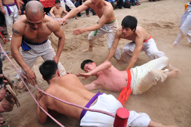 Hội vật cầu Thúy Lĩnh ngày xuân