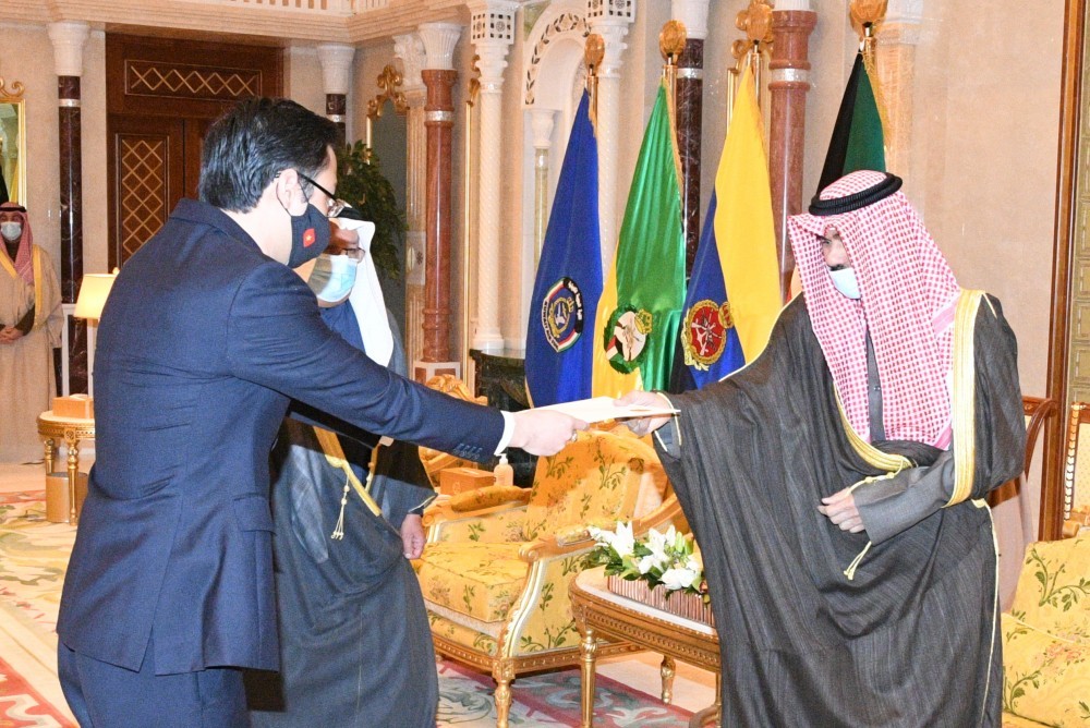 Đại sứ Ngô Toàn Thắng trình Thư ủy nhiệm lên Quốc vương Kuwait