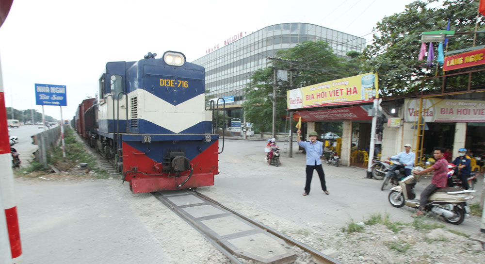 Tiếp tục nâng cấp, cải tạo đường ngang qua đường sắt