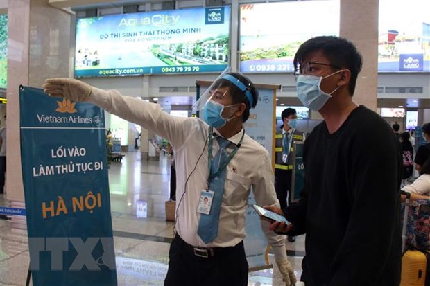 Thêm 4 người làm việc tại sân bay Tân Sơn Nhất nghi nhiễm COVID-19