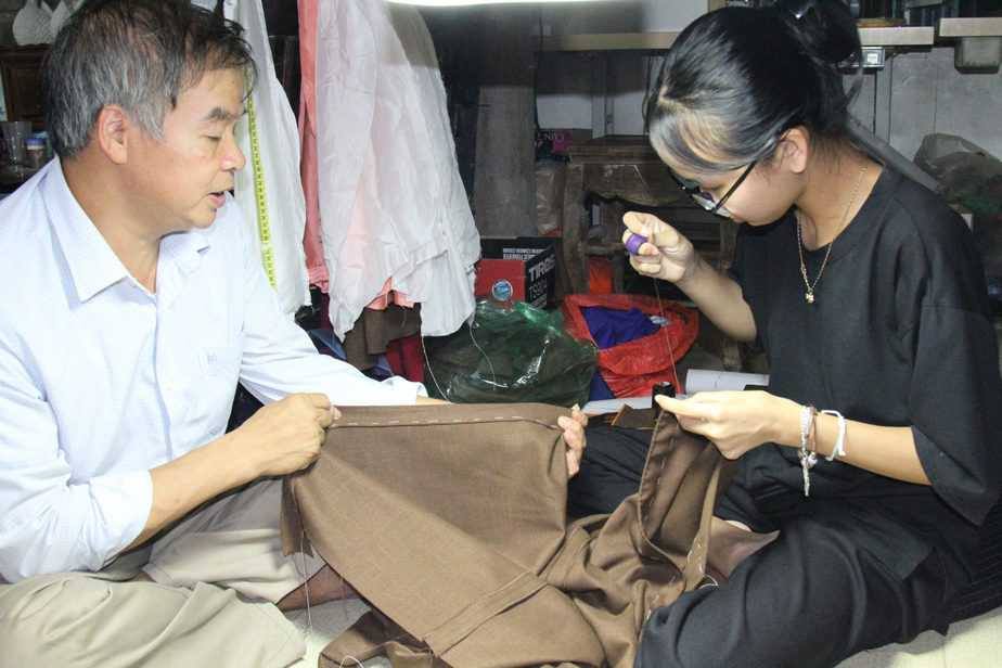 Đặc sắc ngôi làng nghìn năm “cầm kim tay dọc” may áo dài