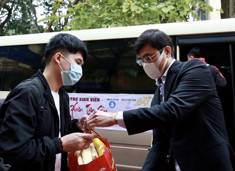 Món quà cho sinh viên mỗi độ Xuân về