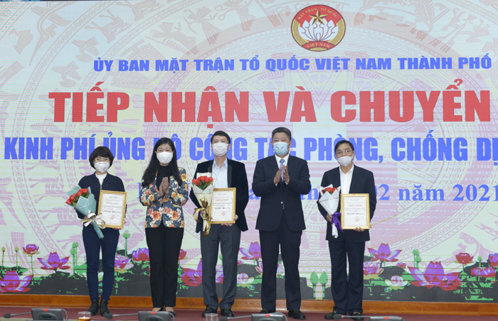 Hà Nội Tiếp nhận và chuyển giao kinh phí hỗ trợ công tác phòng, chống dịch COVID-19