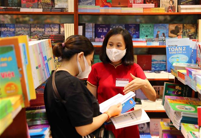 Bộ GD ĐT phê duyệt danh mục sách giáo khoa lớp 2 và lớp 6 chương trình mới
