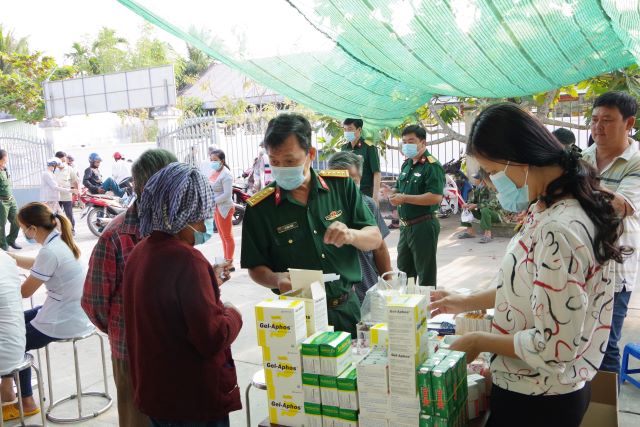 Ấm áp tình quân dân trong những ngày tết