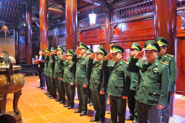 BĐBP Nghệ An dâng hoa dâng hương báo công tại khu di tích Kim Liên