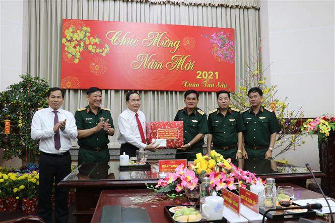 Chủ tịch Ủy ban Trung ương MTTQ Việt Nam thăm, chúc Tết Bộ Tư lệnh Quân khu 9