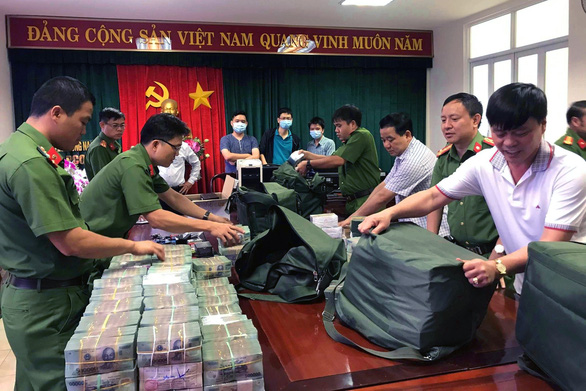 Khởi tố 33 bị can trong vụ buôn lậu, pha chế xăng giả