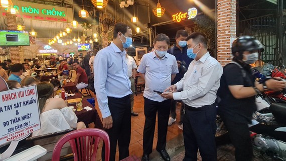 Các cơ sở kinh doanh ăn uống cần tuân thủ nghiêm quy tắc phòng, chống dịch