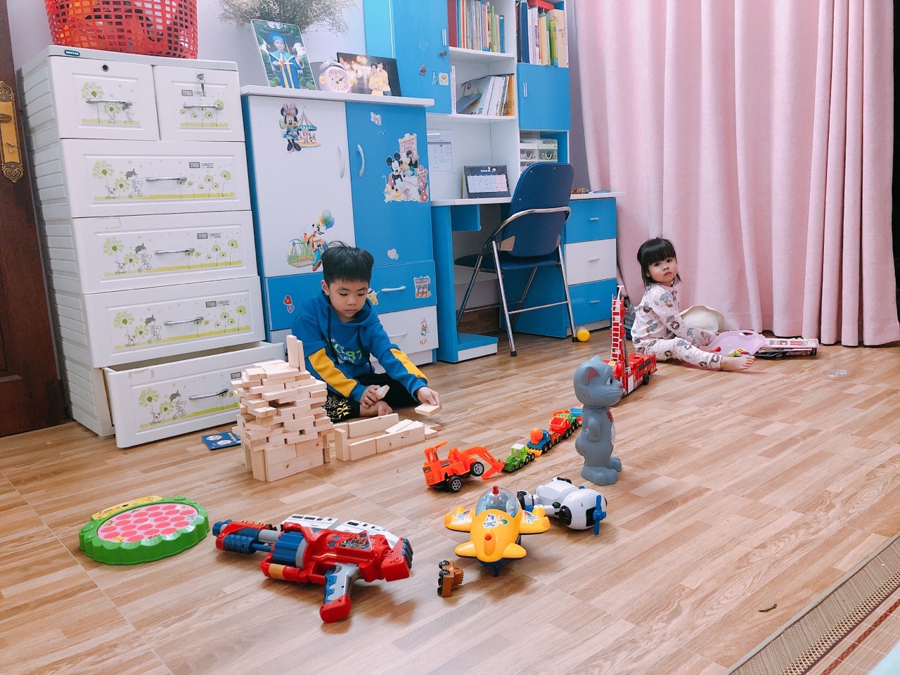 Vất vả vì con nghỉ học ở nhà tránh dịch