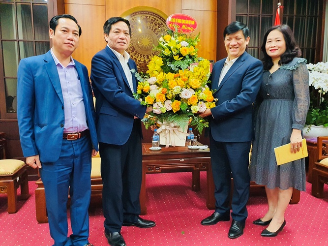Báo điện tử Đảng Cộng sản Việt Nam thăm, chúc mừng Ngày Thầy thuốc Việt Nam