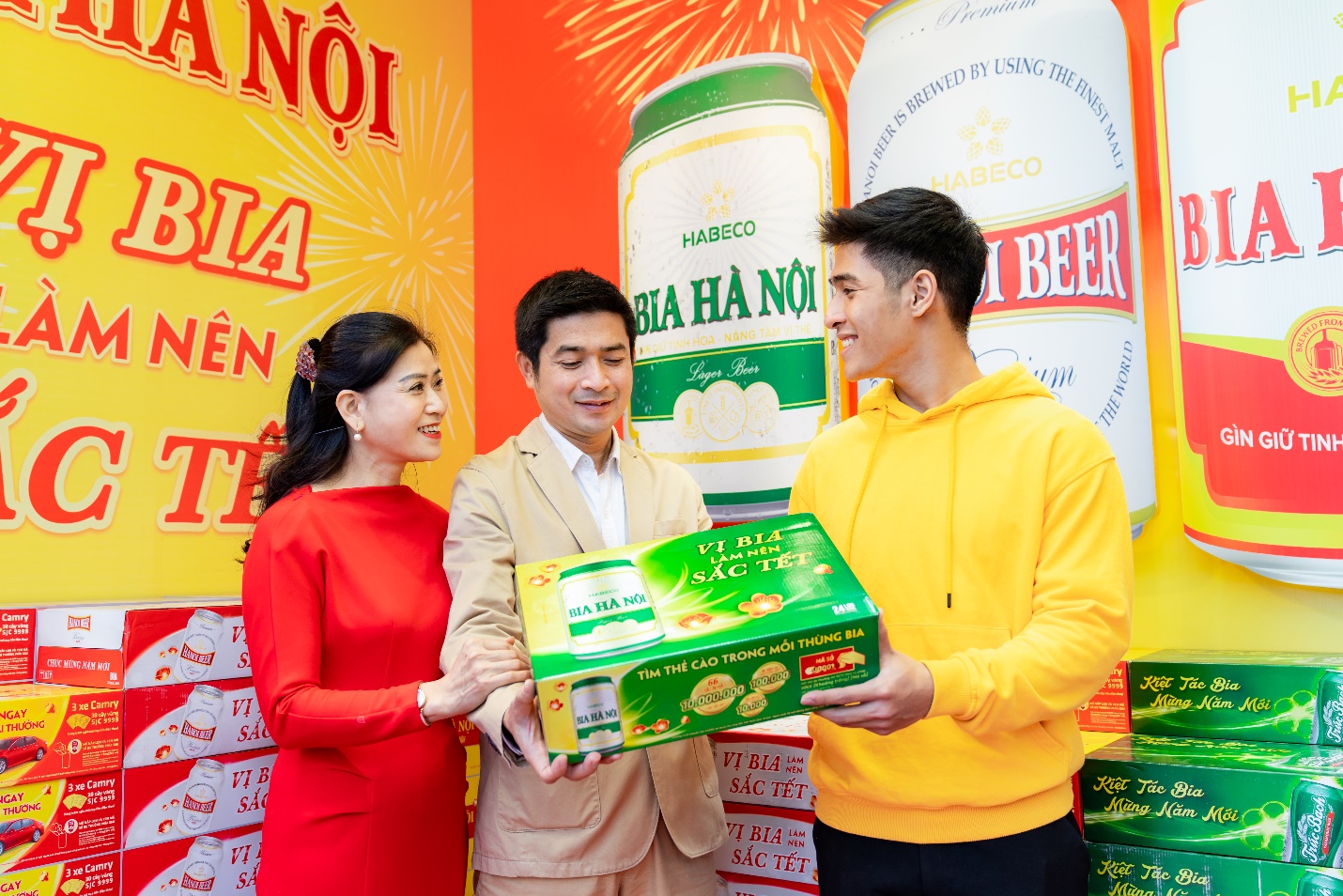 Bia Hà Nội Vị bia làm nên sắc Tết