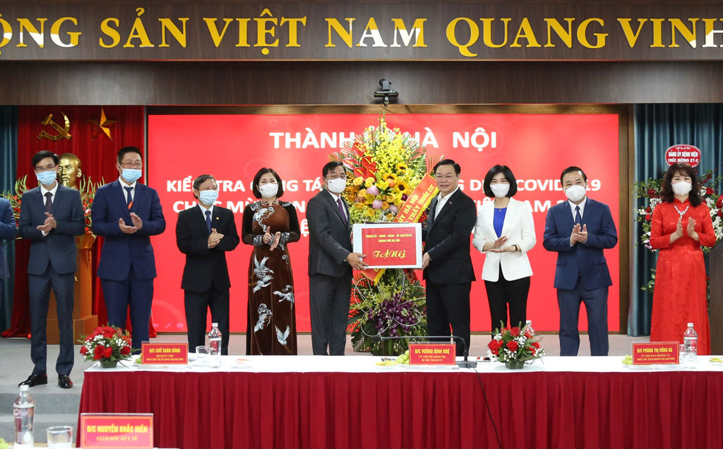 Kiểm tra công tác phòng chống dịch COVID-19 và tri ân đội ngũ cán bộ, y bác sĩ