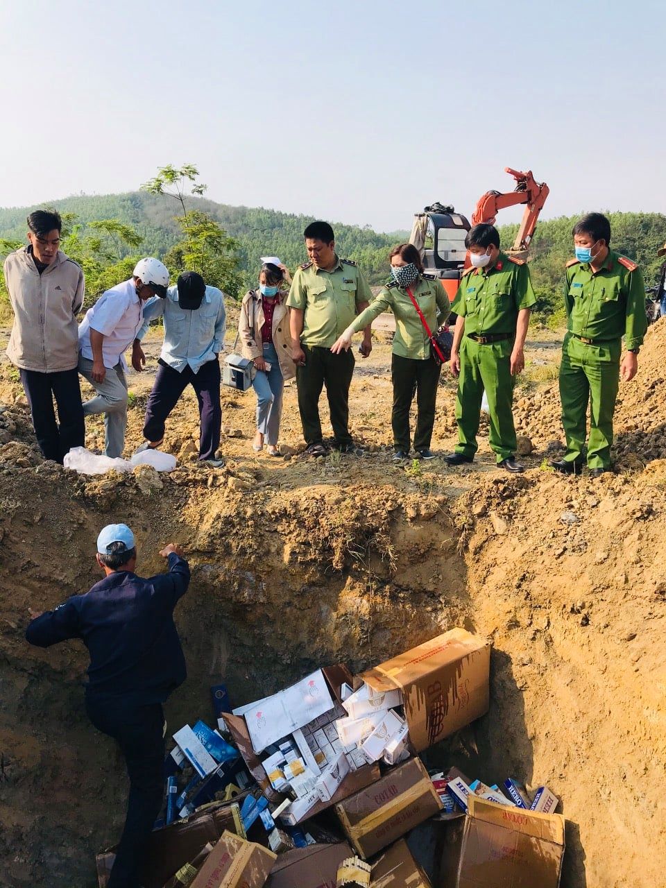 Tiêu hủy 11 410 bao thuốc lá điếu nhập lậu