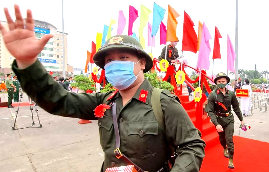Hơn 1 000 thanh niên Đà Nẵng lên đường nhập ngũ