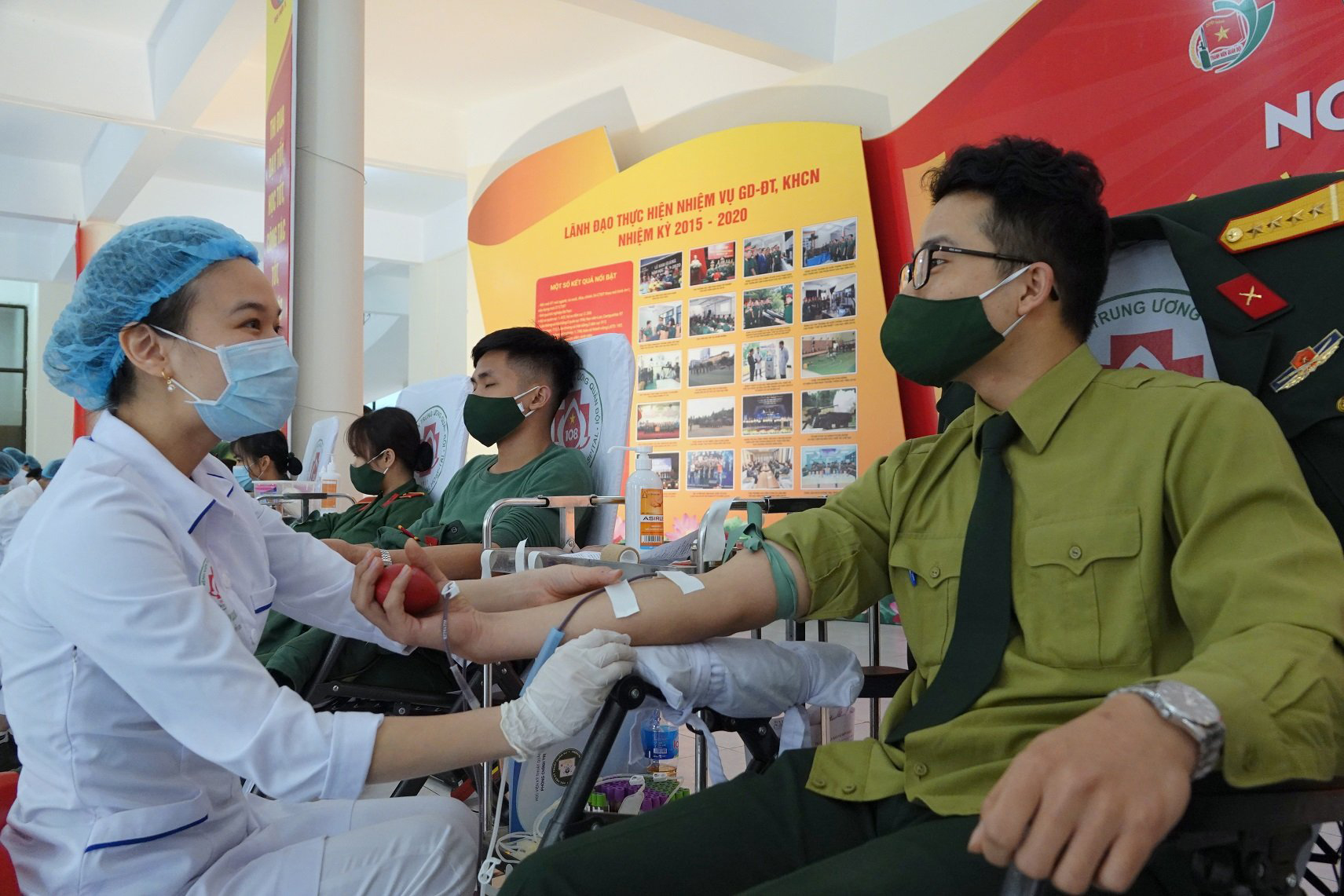 Tuổi trẻ Quân đội tham gia hiến máu tình nguyện