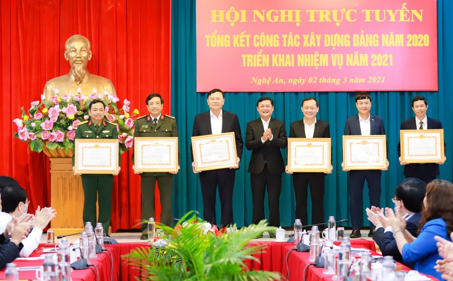 Nghệ An quyết tâm thực hiện hiệu quả mục tiêu kép trong năm 2021