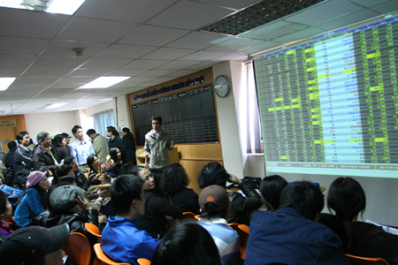 Sớm khắc phục việc nghẽn lệnh trong giao dịch chứng khoán