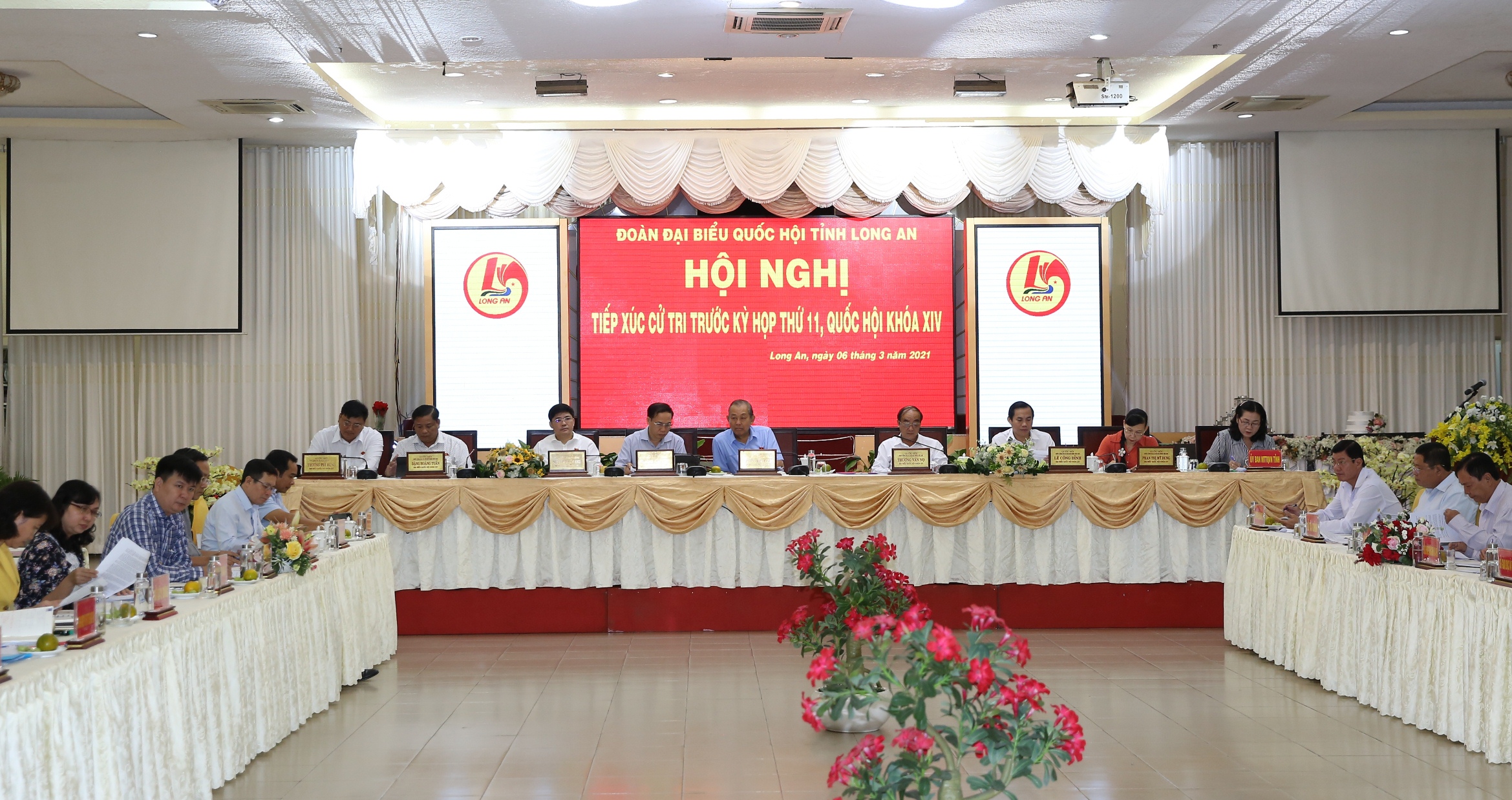 Phó Thủ tướng Thường trực Trương Hòa Bình tiếp xúc cử tri tại Long An