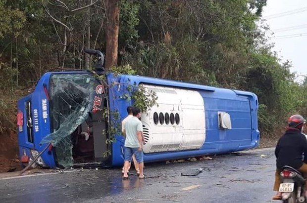 Kon Tum Lật xe khách trên Quốc lộ, 19 người bị thương