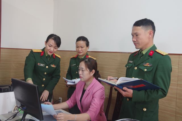 14 bông hoa toả sáng và nghị lực