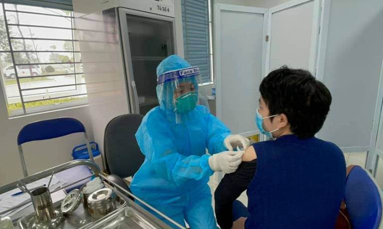 Hà Nội tiêm vắc xin tại Bệnh viện Thanh Nhàn