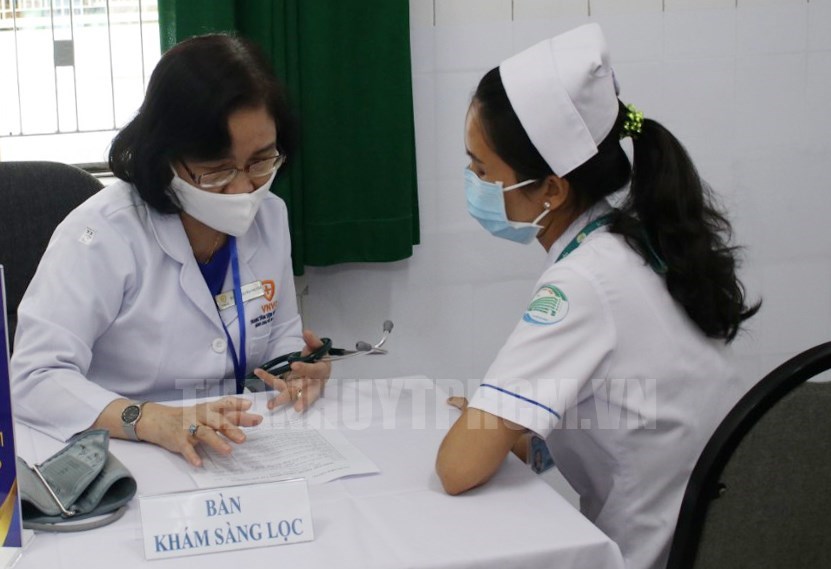 TP Hồ Chí Minh triển khai tiêm 100 liều vắc xin đầu tiên