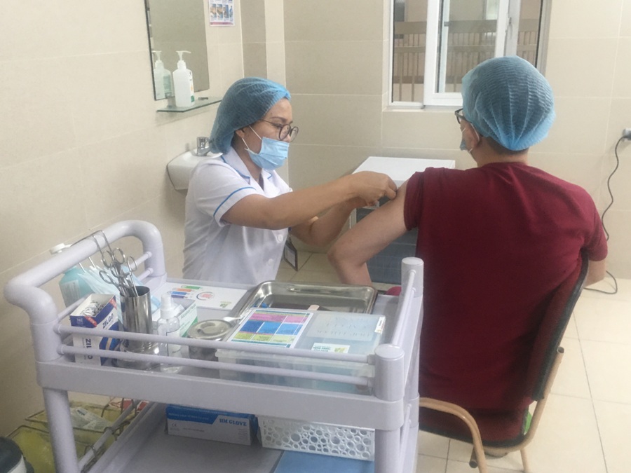 Hơn 7 200 người nguy cơ cao sẽ được tiêm vắc xin COVID-19