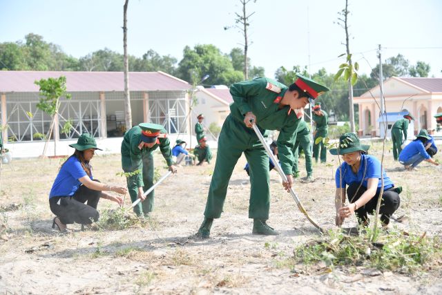 Sư đoàn 330 Quân khu 9  Phát động “Tết trồng cây đời đời nhớ ơn Bác Hồ” năm 2021