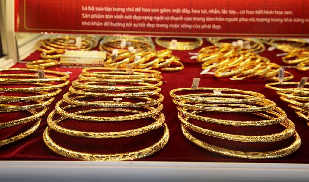 Giá vàng bất ngờ tăng cao